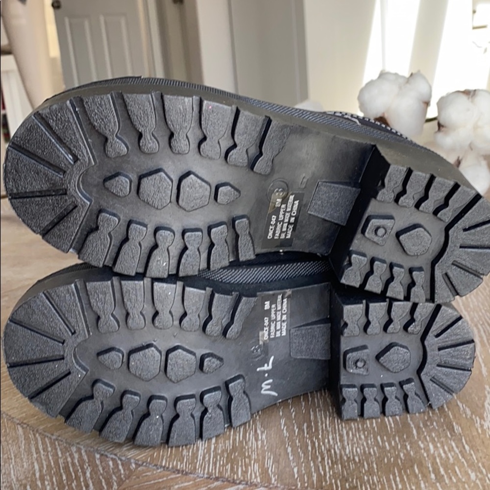 Chinese Laundry chunky platform black sneakers - Picture 7 of 7